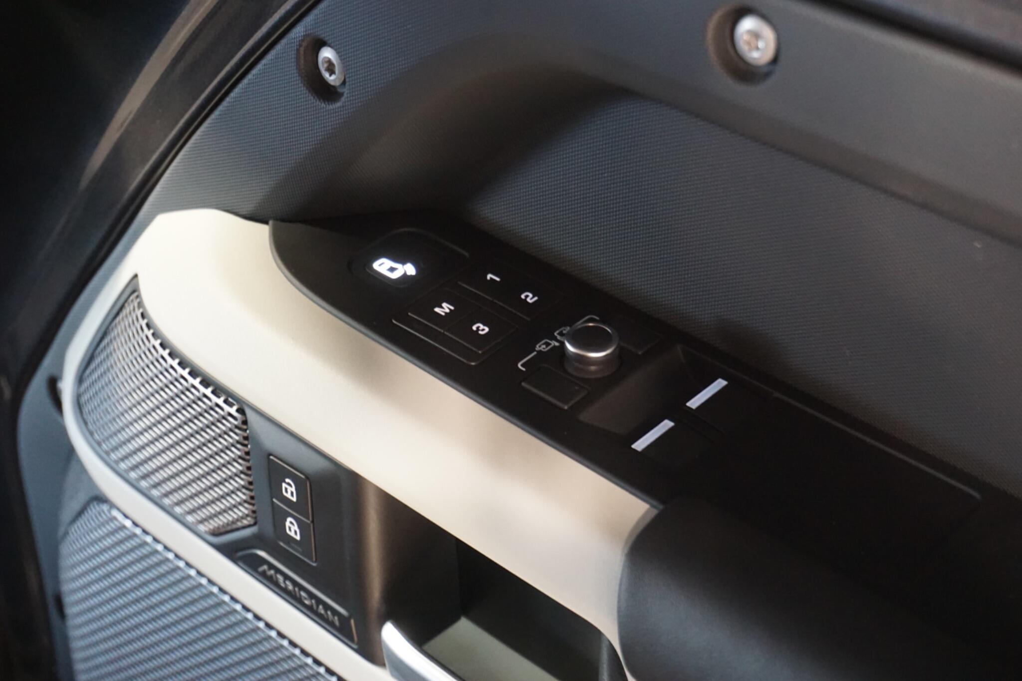 Land Rover Defender 110 3.0 D300 MHEV HSE Hard Top SUV 5dr Diesel Auto 4WD MWB Euro 6 (s/s) (300 ps)